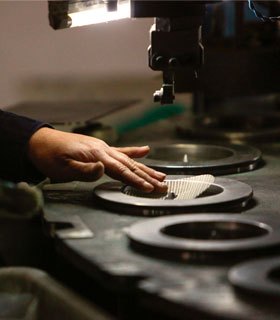 圣疊百葉片打磨拋光工藝作業(yè)規(guī)范 圣疊百葉片打磨拋光工藝作業(yè)規(guī)范